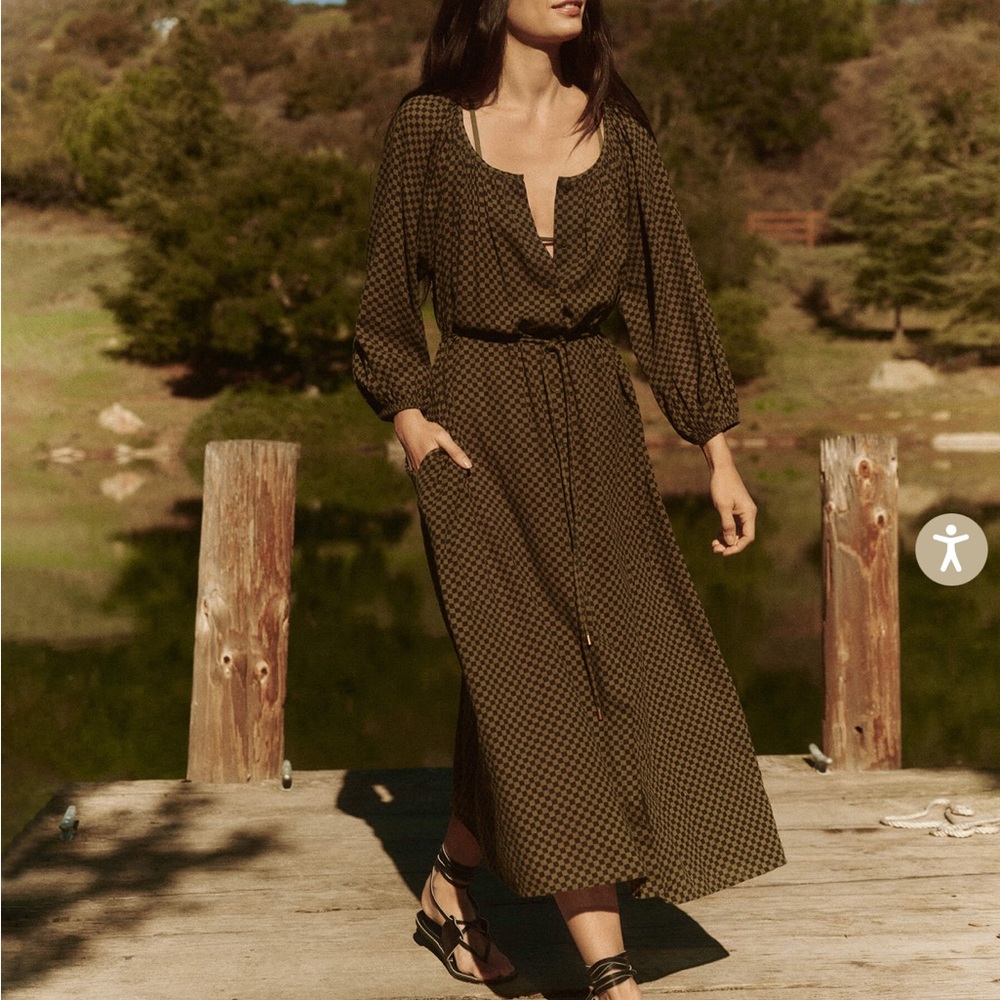 The Great Shoreline Coverup. Size Medium. Worn once and laundered once.